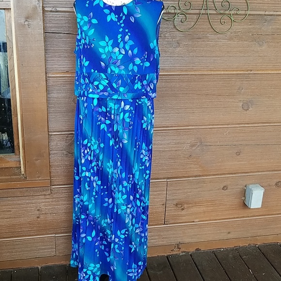 Beautiful long Worthington dress. - Picture 2 of 6